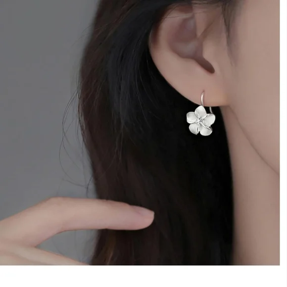 925 Sterling Silver Plumeria Earrings - Picture 2 of 4